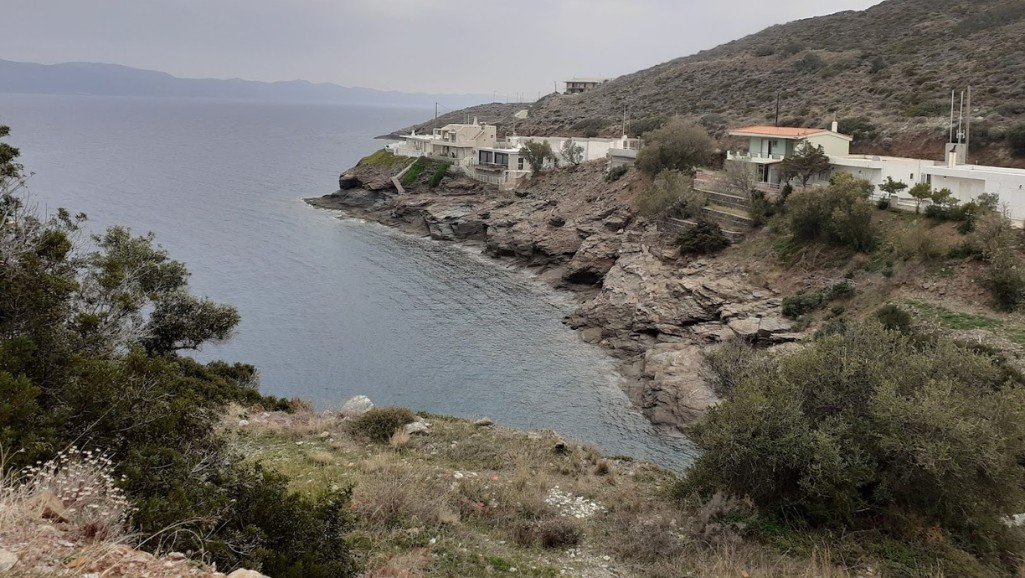 porto-eksi-paralia-menelaos-keratea-attiki